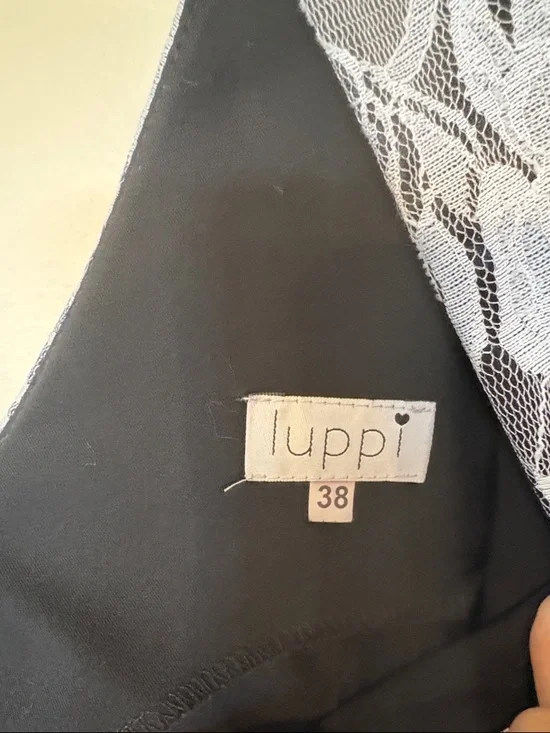 Classic Black Mini Dress with Lace Collar - Picture 4 of 5